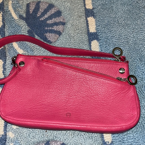 Vintage Etienne Aigner Small Leather Handbag! Gorgeous! Fuschia Pink Leather. - Picture 7 of 8